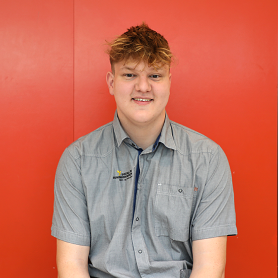 Portrætbillede af Lasse Müller, som repræsenterer SOSU MV ved DM i Skills 2026 